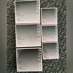 MaryKay Compacts and compact mini. All 5 for sale! NIB